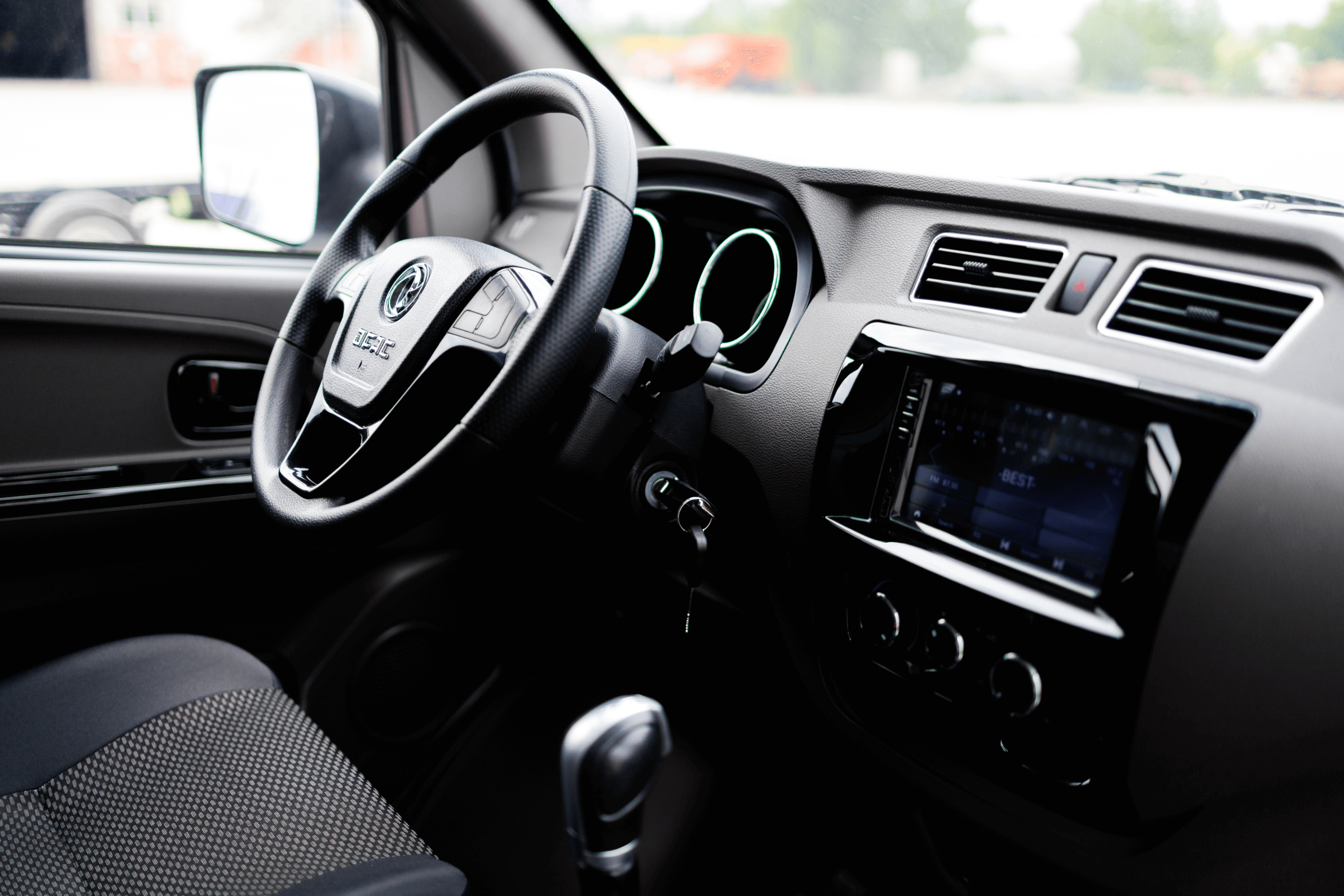 Цельнометаллический фургон Dongfeng EM26